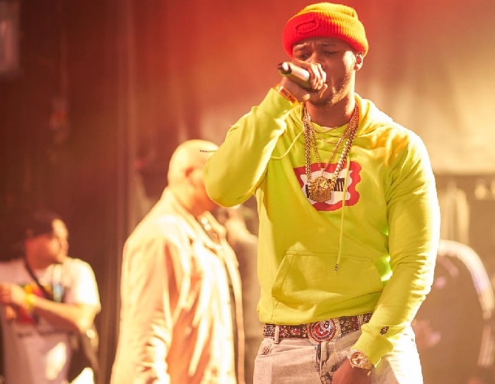 Papoose on concert performing his song from album Underrated.